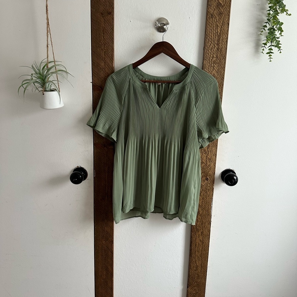 Cracker Barrel Boutique Sage Green Pleated Women's Blouse Size Small - Picture 11 of 16
